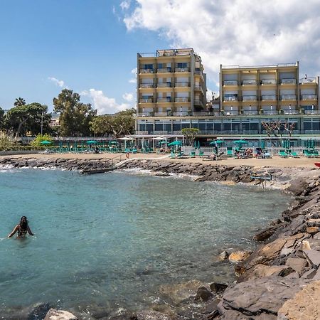 דיאנו מרינה Hotel Bellevue Et Mediterranee מראה חיצוני תמונה