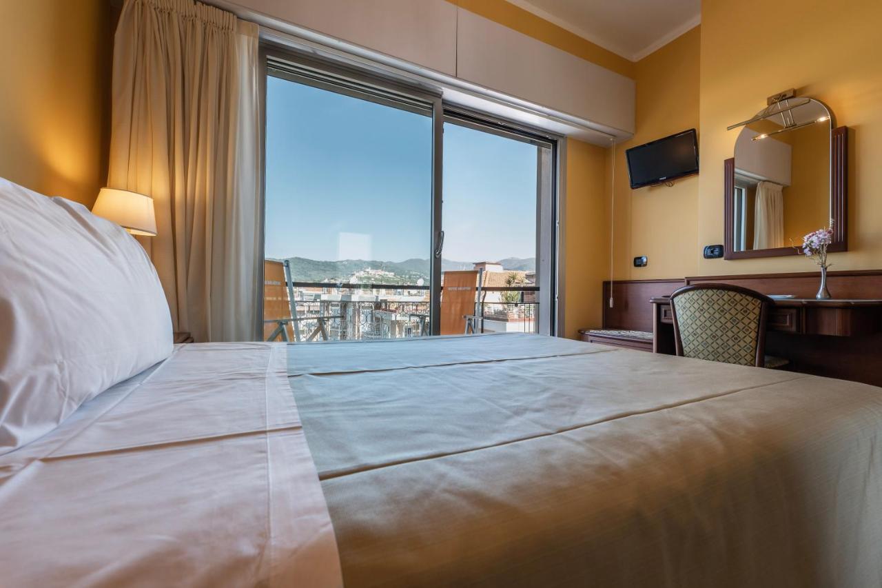 דיאנו מרינה Hotel Bellevue Et Mediterranee מראה חיצוני תמונה