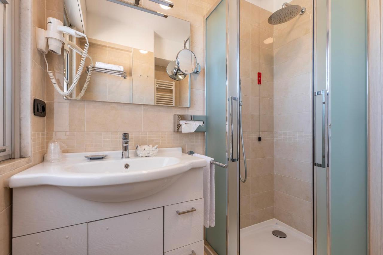 דיאנו מרינה Hotel Bellevue Et Mediterranee מראה חיצוני תמונה