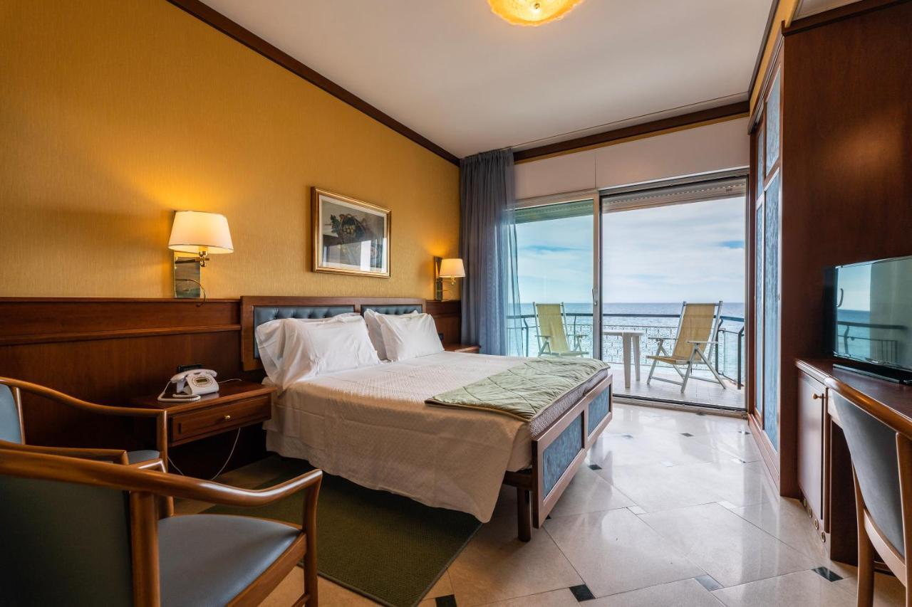 דיאנו מרינה Hotel Bellevue Et Mediterranee מראה חיצוני תמונה