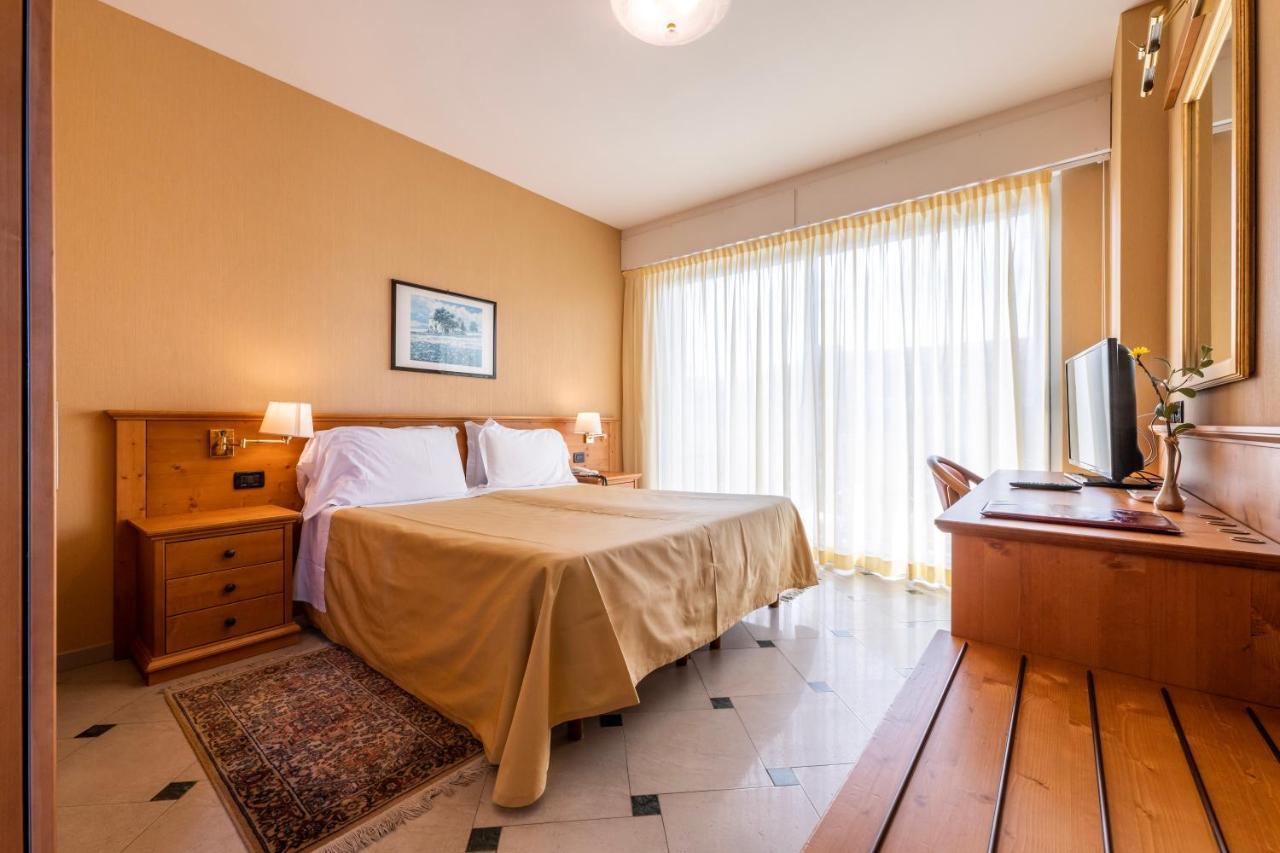 דיאנו מרינה Hotel Bellevue Et Mediterranee מראה חיצוני תמונה