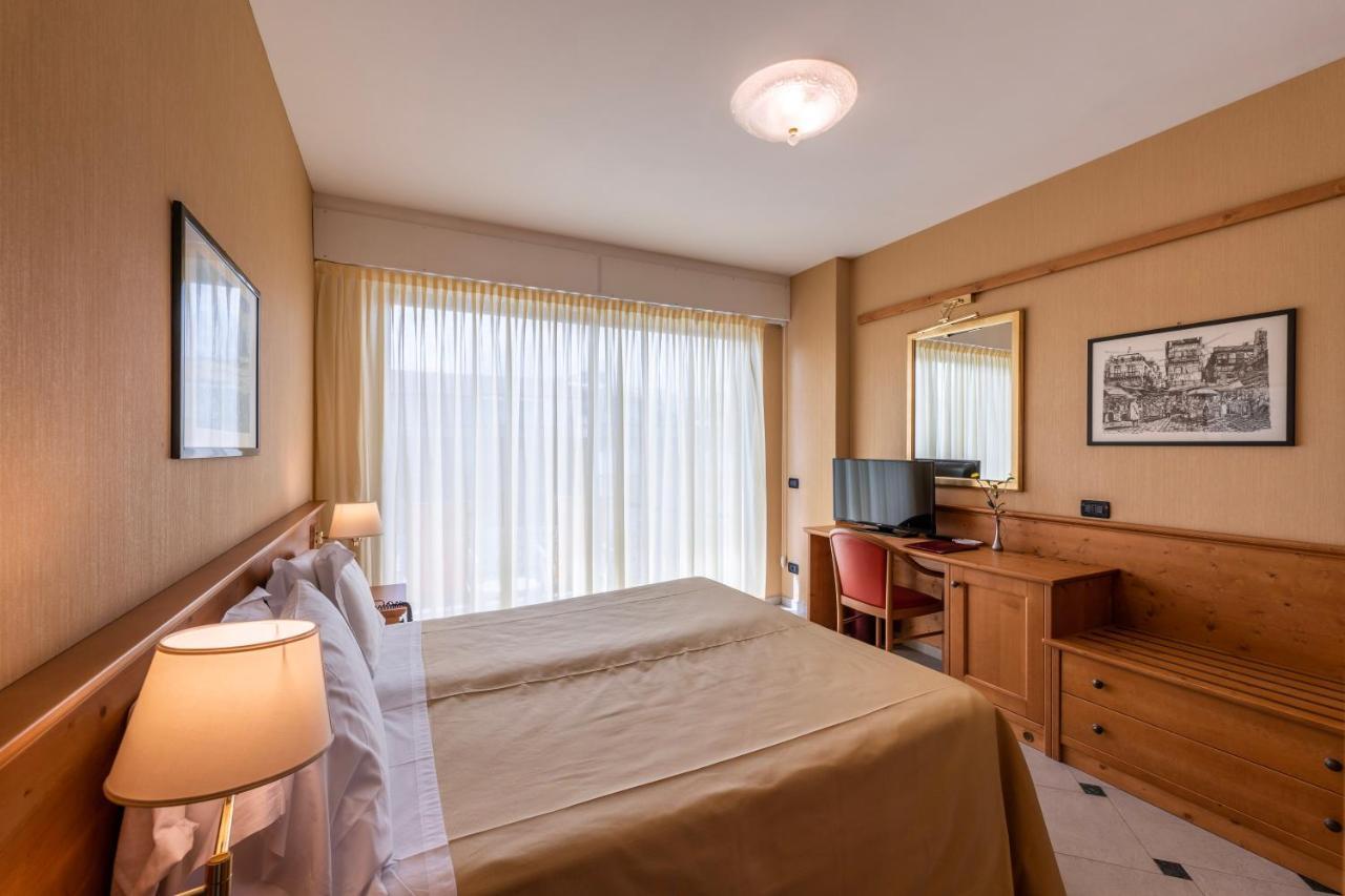 דיאנו מרינה Hotel Bellevue Et Mediterranee מראה חיצוני תמונה