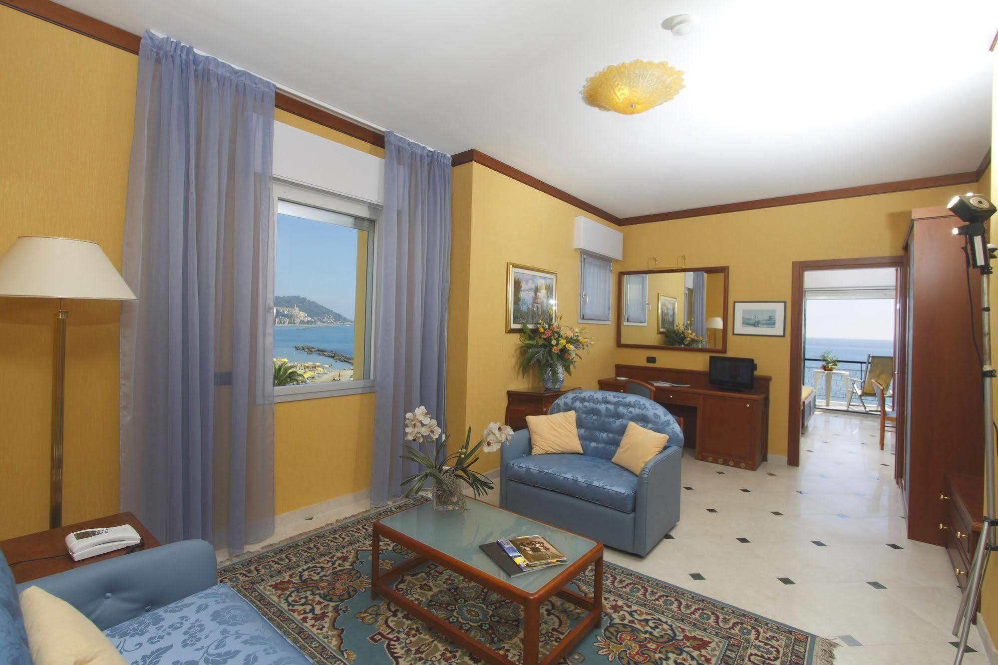 דיאנו מרינה Hotel Bellevue Et Mediterranee מראה חיצוני תמונה