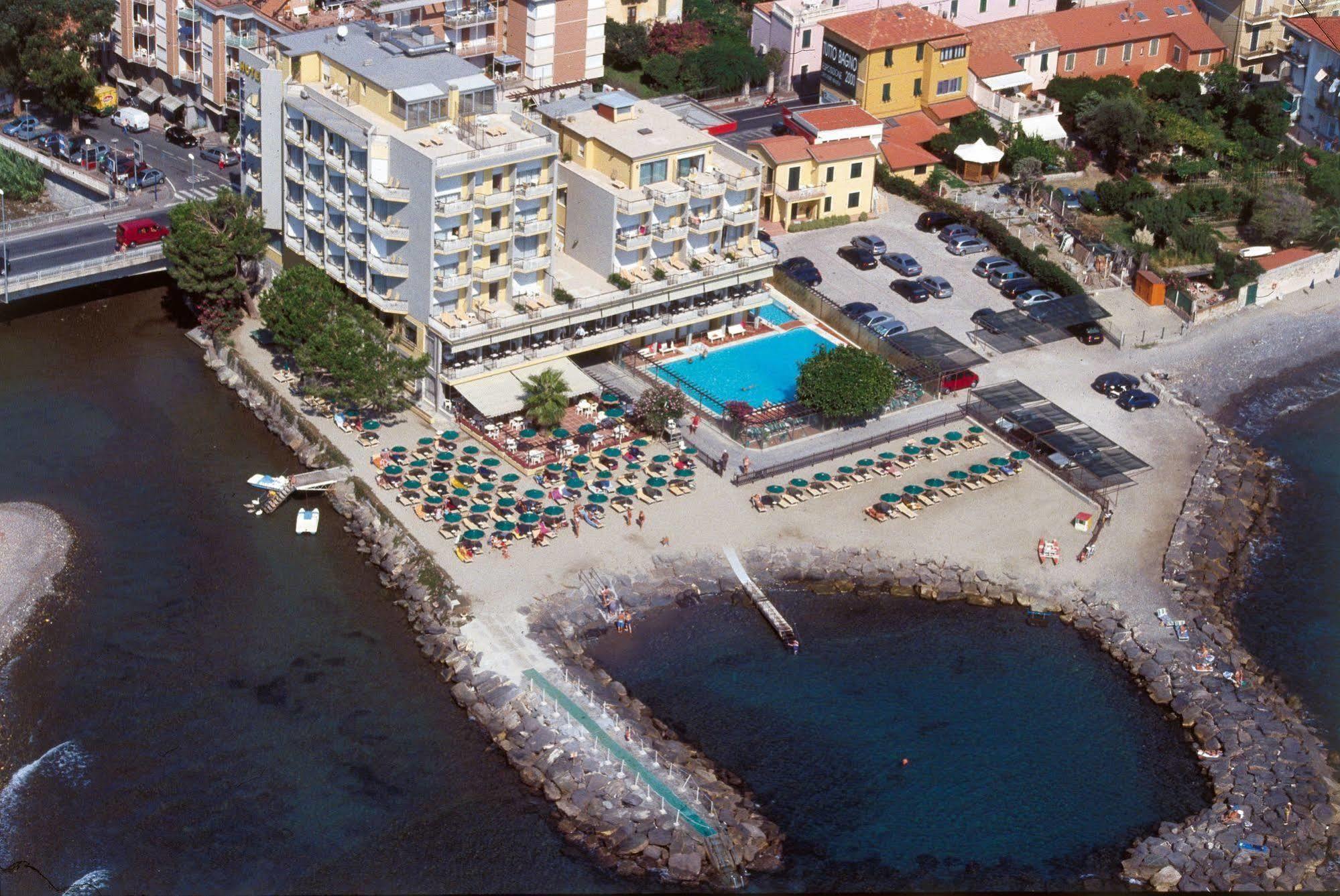 דיאנו מרינה Hotel Bellevue Et Mediterranee מראה חיצוני תמונה