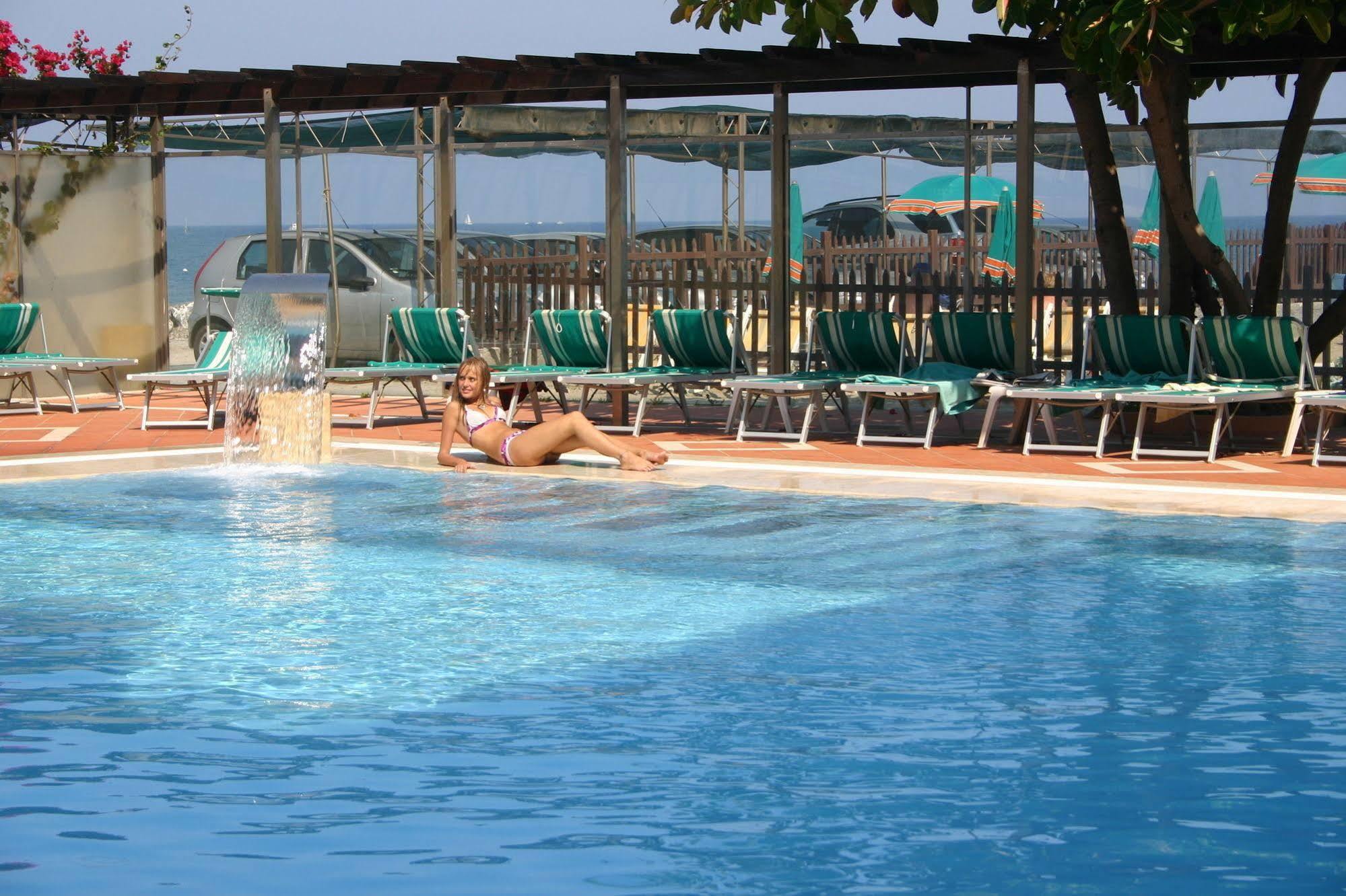 דיאנו מרינה Hotel Bellevue Et Mediterranee מראה חיצוני תמונה