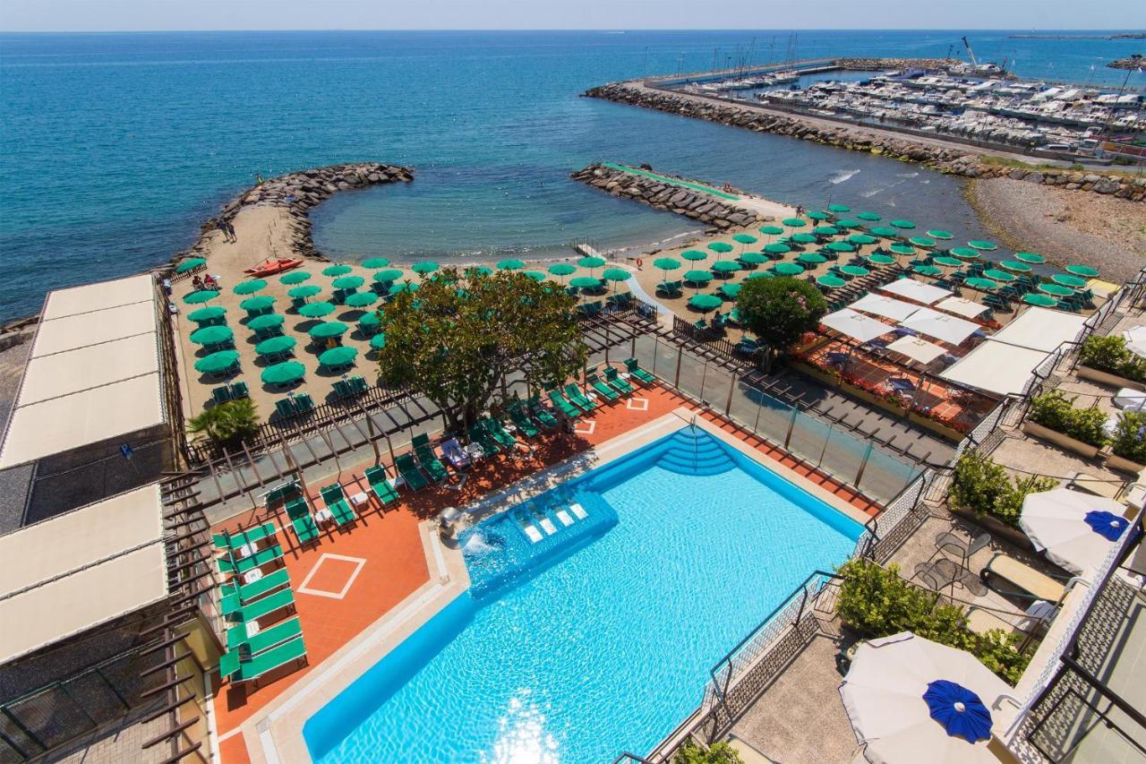 דיאנו מרינה Hotel Bellevue Et Mediterranee מראה חיצוני תמונה